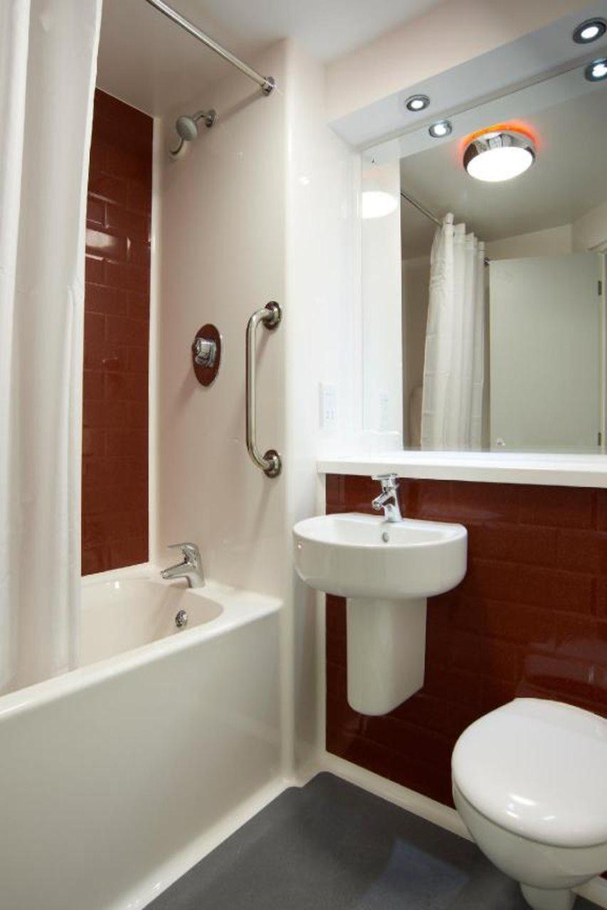 Travelodge Darlington Экстерьер фото